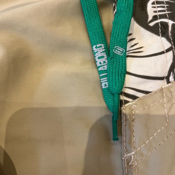 Three designer cargo Bermuda shorts for men, Nike, billabong and Tommy Hilfiger - Picture 16 of 16